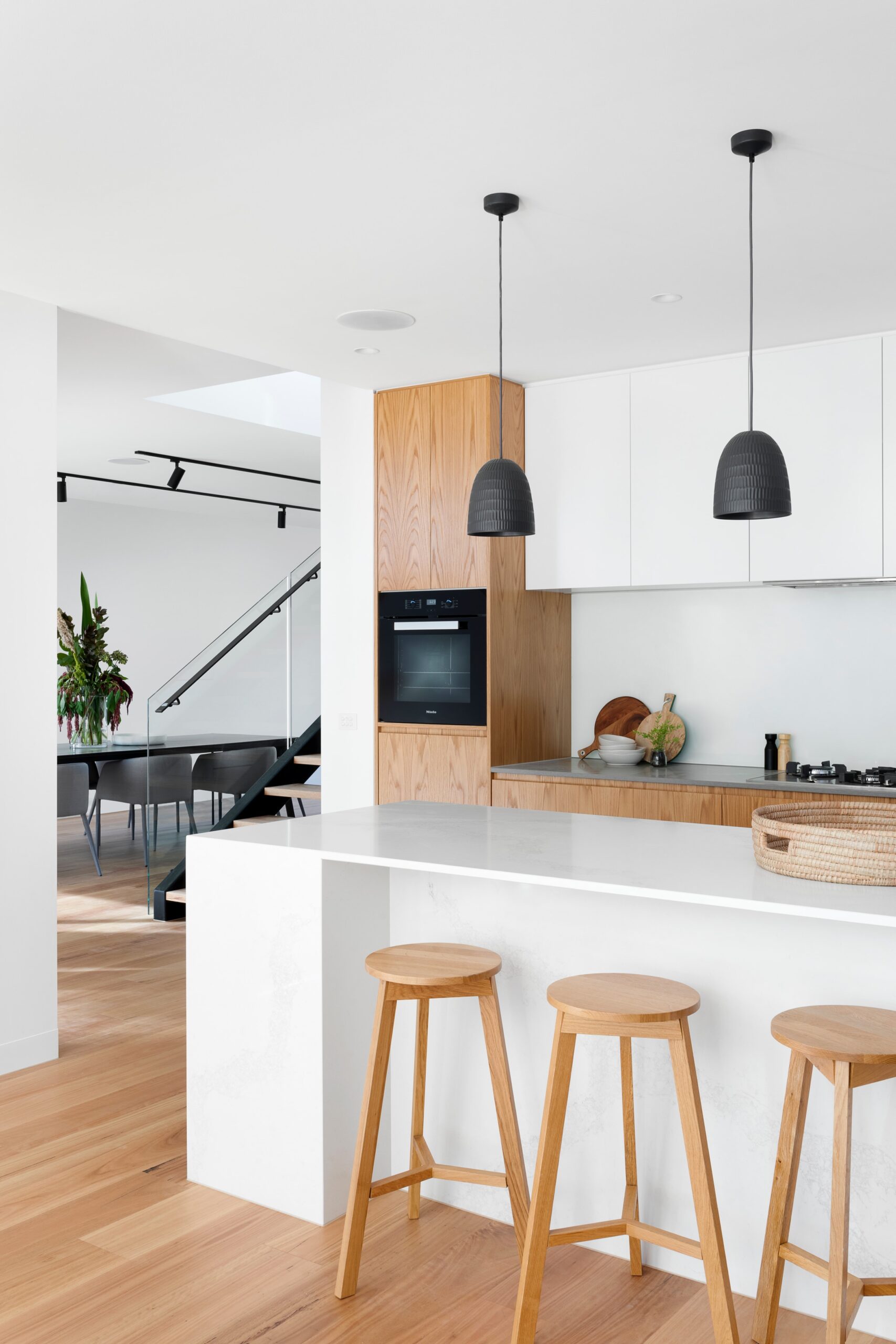 Советы дизайнера: как создать кухню-гостиную в стиле минимализм